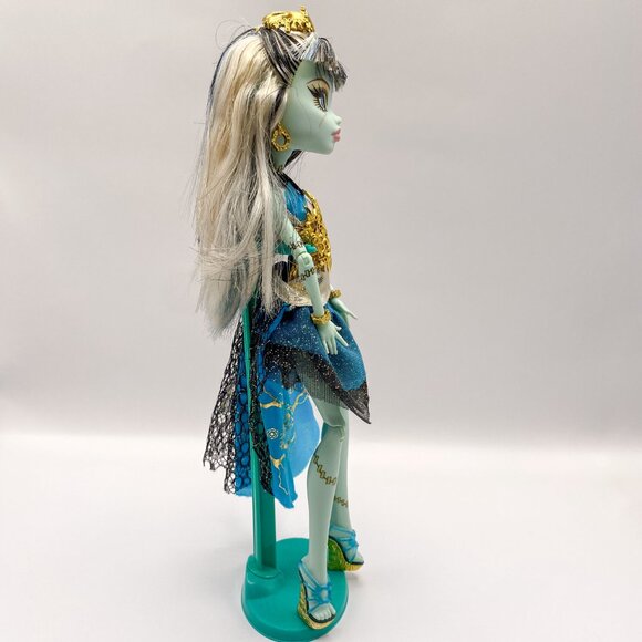 Monster High Frankie Stein – 13 Wishes Doll – Mostly Complete with Stand - Picture 3 of 5